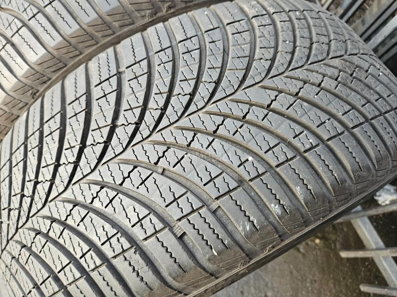 Goodyear 235/55 R17 Sve sezone
