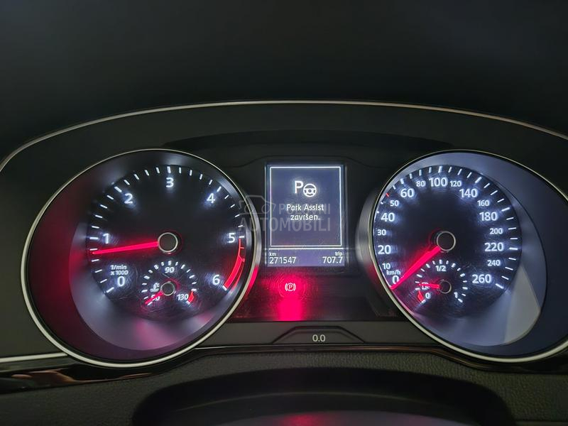 Volkswagen Passat B8 Koza,sam parkira