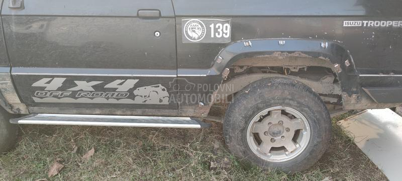 Isuzu Trooper 