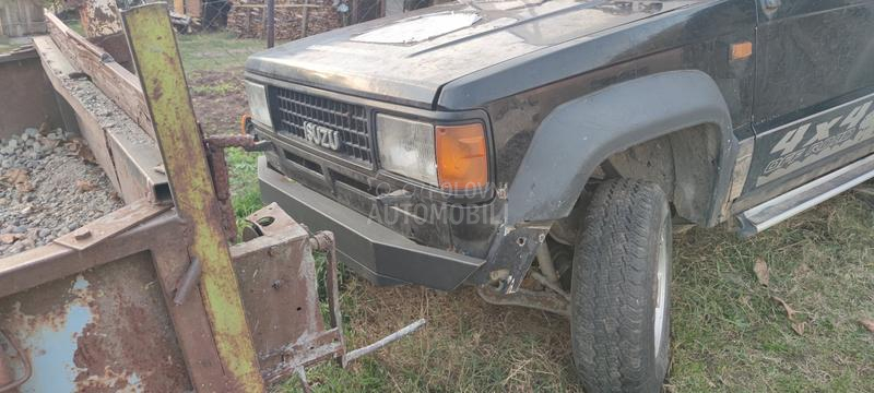Isuzu Trooper 