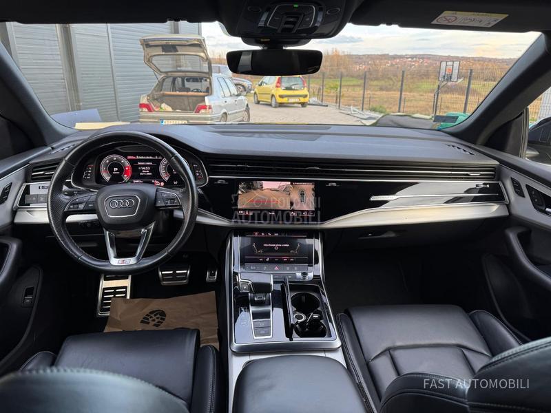 Audi Q8 S line