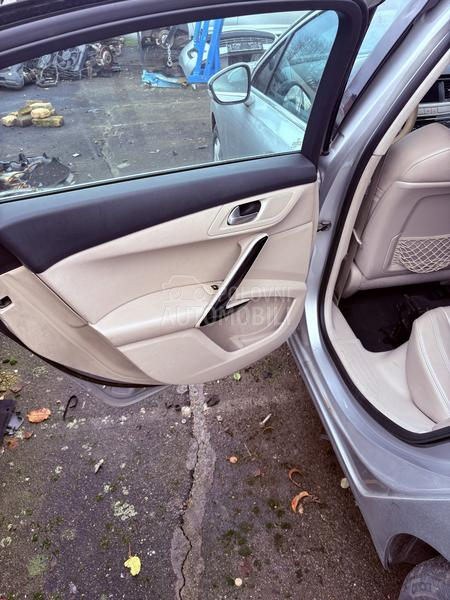 kompletan bež kožni enterijer