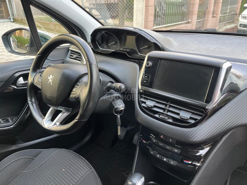 Peugeot 208 1.2 ALLURE ODLIČAN