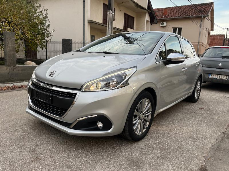 Peugeot 208 1.2 ALLURE ODLIČAN