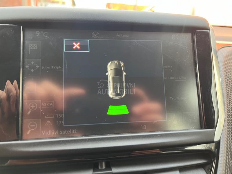 Peugeot 208 1.2 ALLURE ODLIČAN