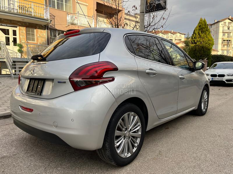 Peugeot 208 1.2 ALLURE ODLIČAN
