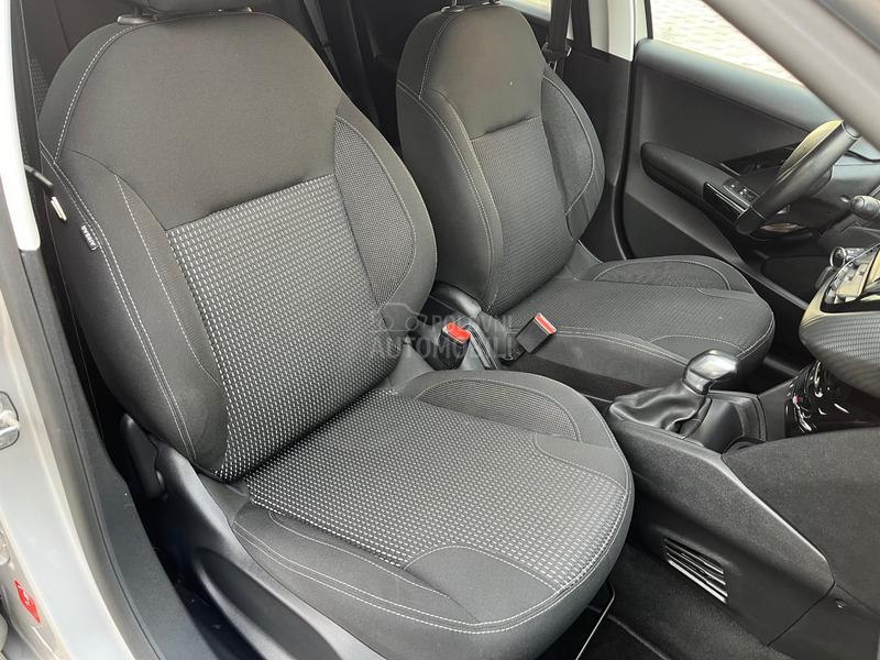 Peugeot 208 1.2 ALLURE ODLIČAN