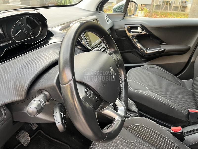 Peugeot 208 1.2 ALLURE ODLIČAN