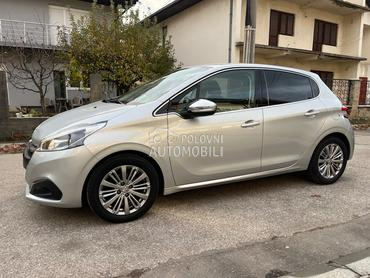 Peugeot 208 1.2 ALLURE ODLIČAN