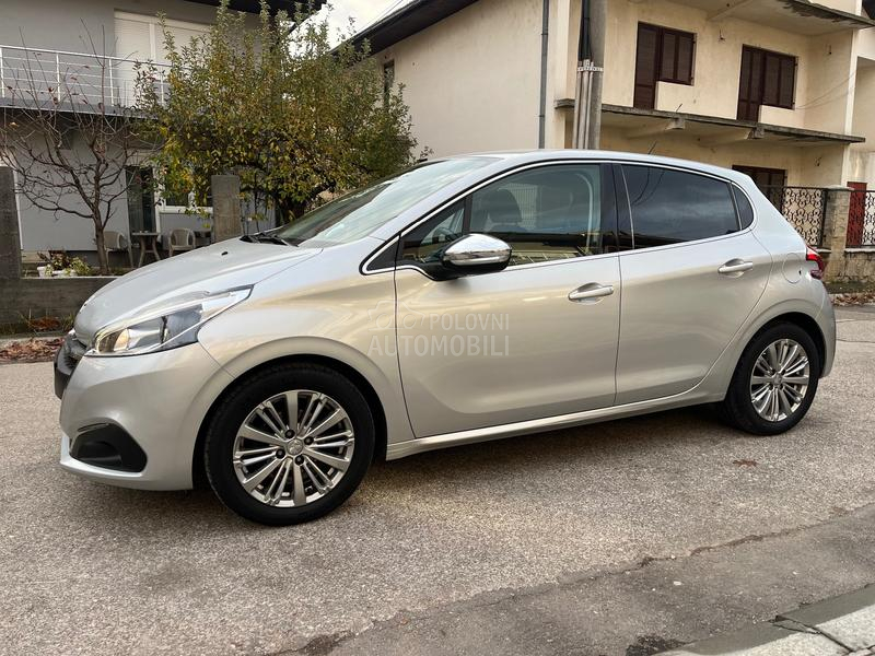 Peugeot 208 1.2 ALLURE ODLIČAN