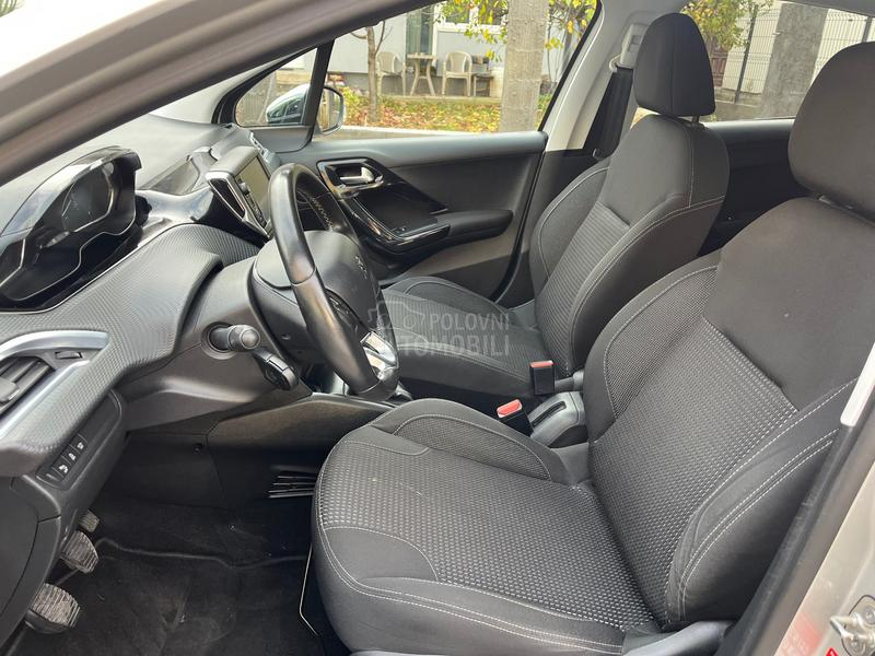Peugeot 208 1.2 ALLURE ODLIČAN