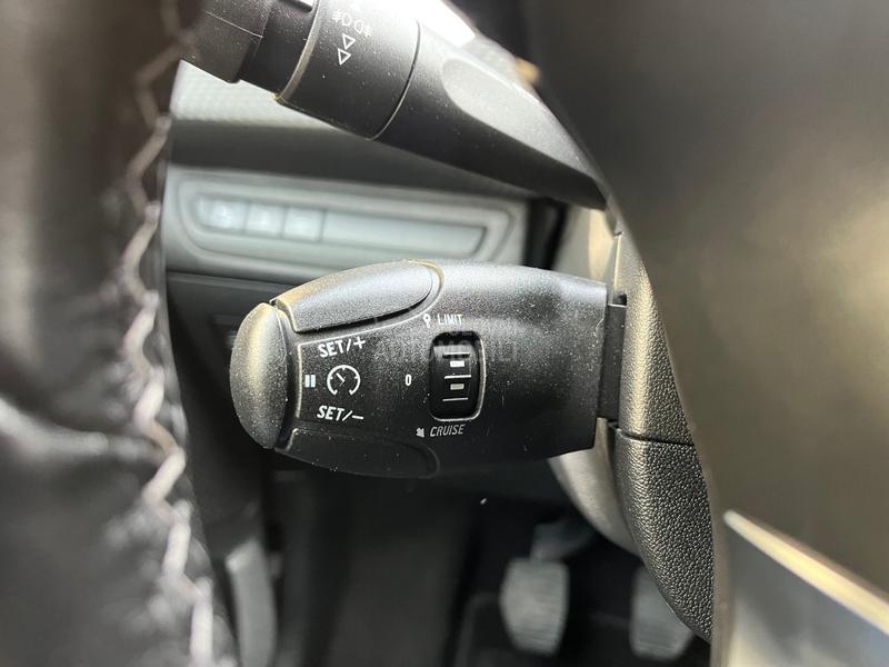 Peugeot 208 1.2 ALLURE ODLIČAN