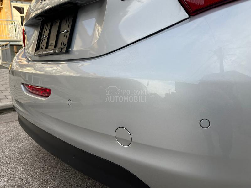 Peugeot 208 1.2 ALLURE ODLIČAN