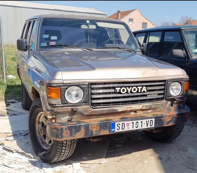 Toyota Land Cruiser HJ60 4.0D