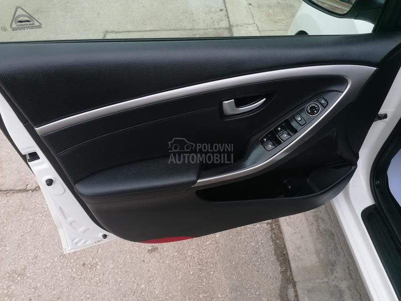 Hyundai i30 1.6crdi STYLE CH