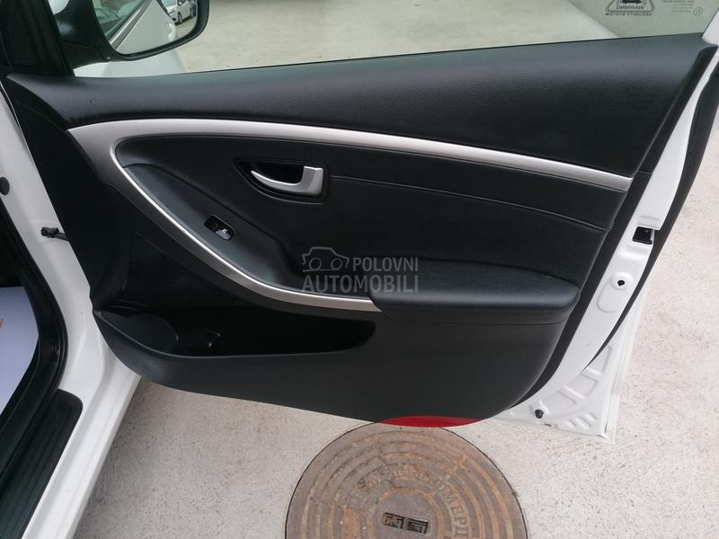 Hyundai i30 1.6crdi STYLE CH