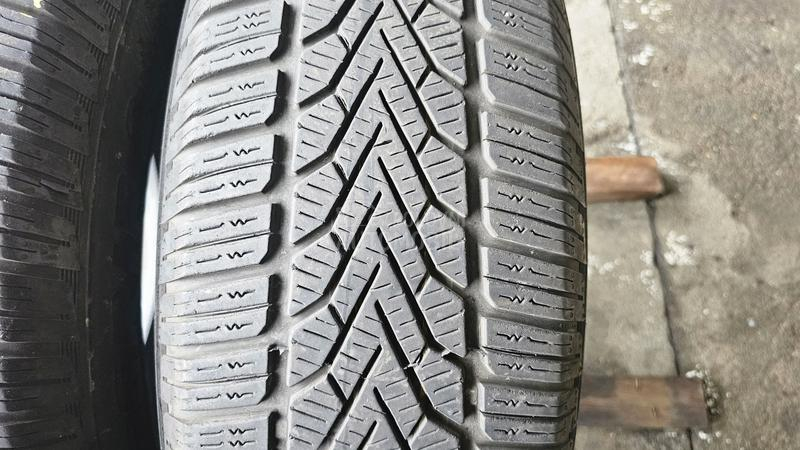 Semperit 215/70 R16 Zimska