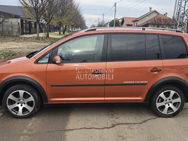 Volkswagen Touran CROSS 2.0 TDI