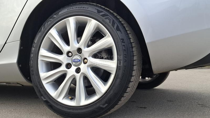 Volvo V40 P R E M I U M 1of1