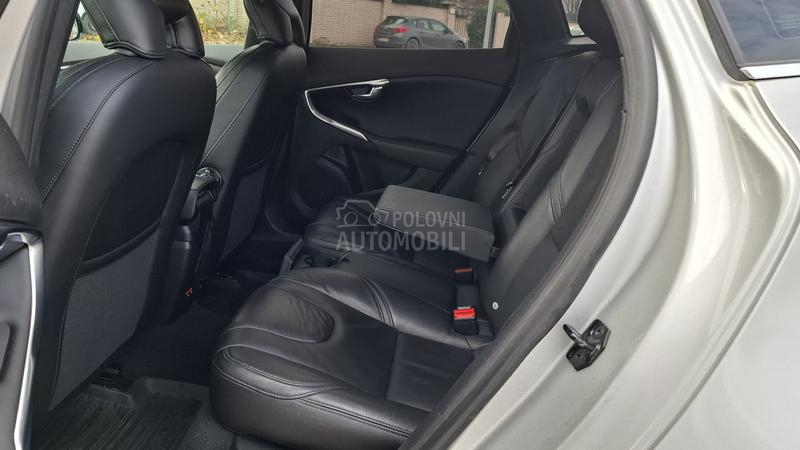 Volvo V40 P R E M I U M 1of1