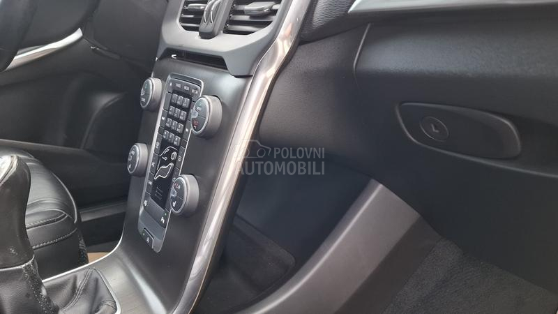 Volvo V40 P R E M I U M 1of1