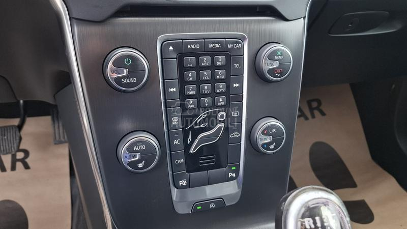 Volvo V40 P R E M I U M 1of1