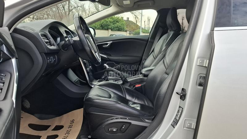 Volvo V40 P R E M I U M 1of1