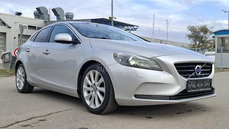 Volvo V40 P R E M I U M 1of1