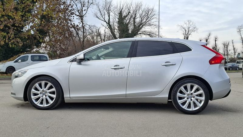 Volvo V40 P R E M I U M 1of1