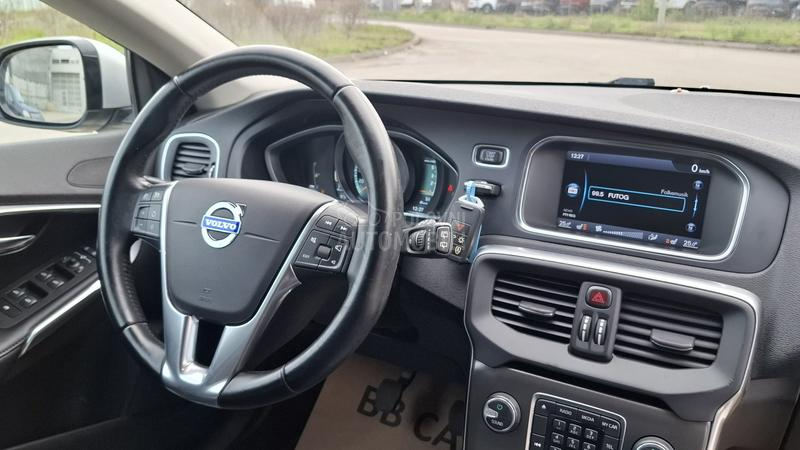 Volvo V40 P R E M I U M 1of1