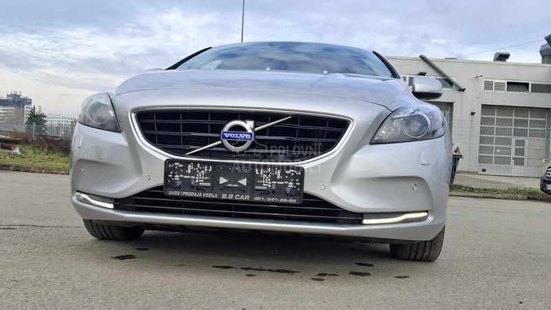 Volvo V40 P R E M I U M 1of1