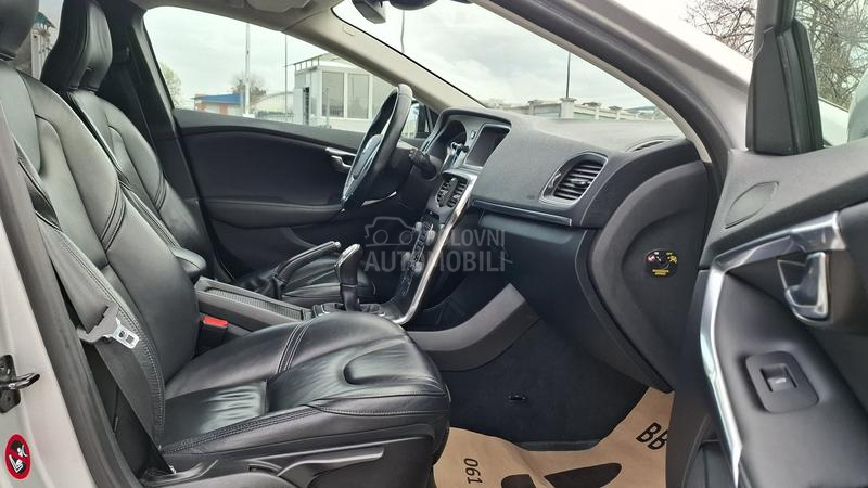 Volvo V40 P R E M I U M 1of1