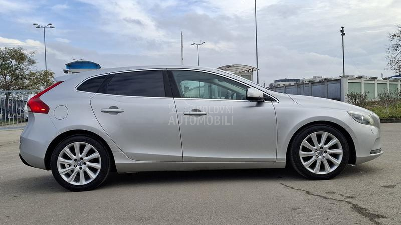 Volvo V40 P R E M I U M 1of1