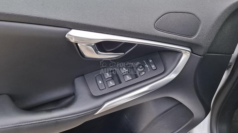 Volvo V40 P R E M I U M 1of1