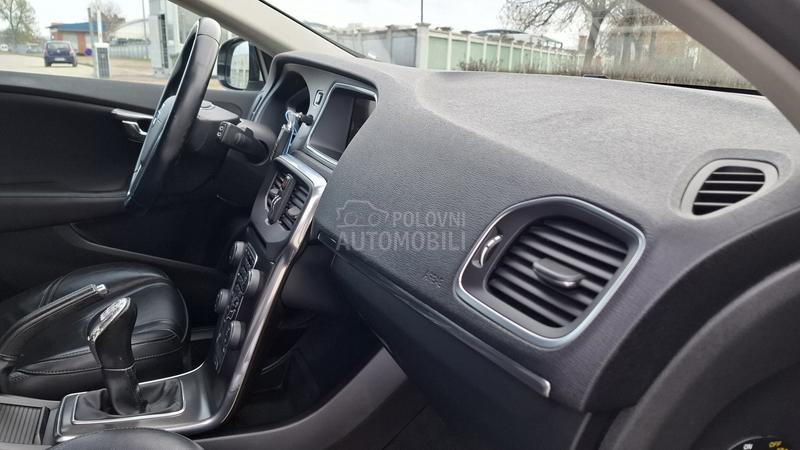 Volvo V40 P R E M I U M 1of1