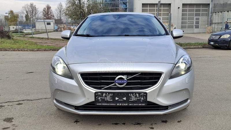 Volvo V40 P R E M I U M 1of1