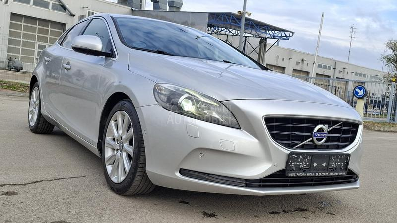 Volvo V40 P R E M I U M 1of1