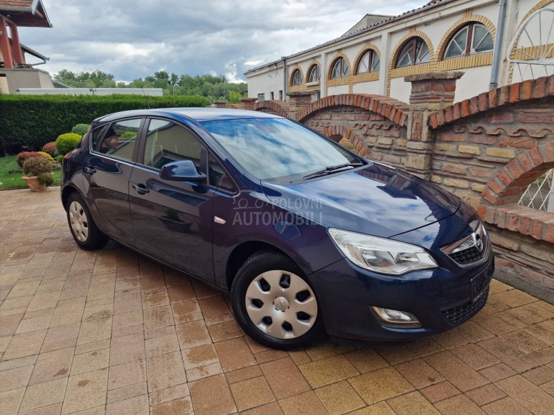 Opel Astra J 1.6 B E N Z I N