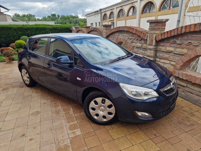 Opel Astra J 1.6 B E N Z I N