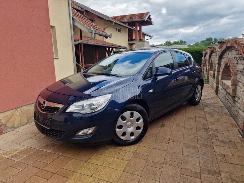 Opel Astra J 1.6 B E N Z I N