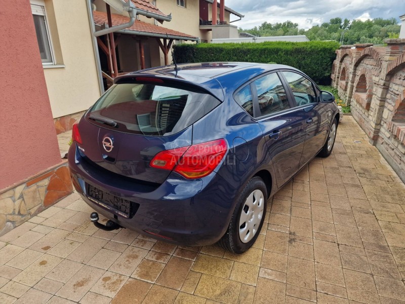 Opel Astra J 1.6 B E N Z I N