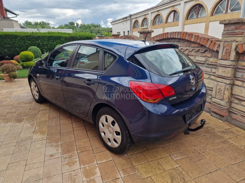 Opel Astra J 1.6 B E N Z I N