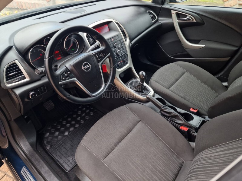 Opel Astra J 1.6 B E N Z I N