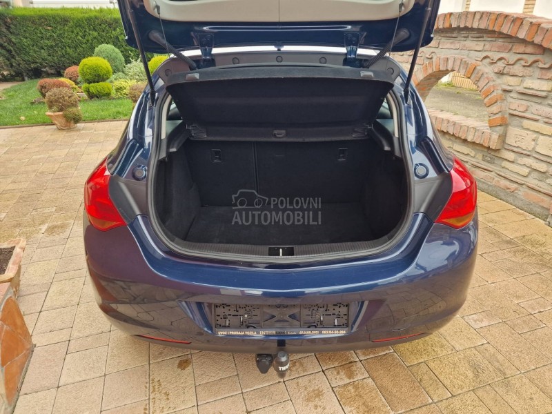 Opel Astra J 1.6 B E N Z I N