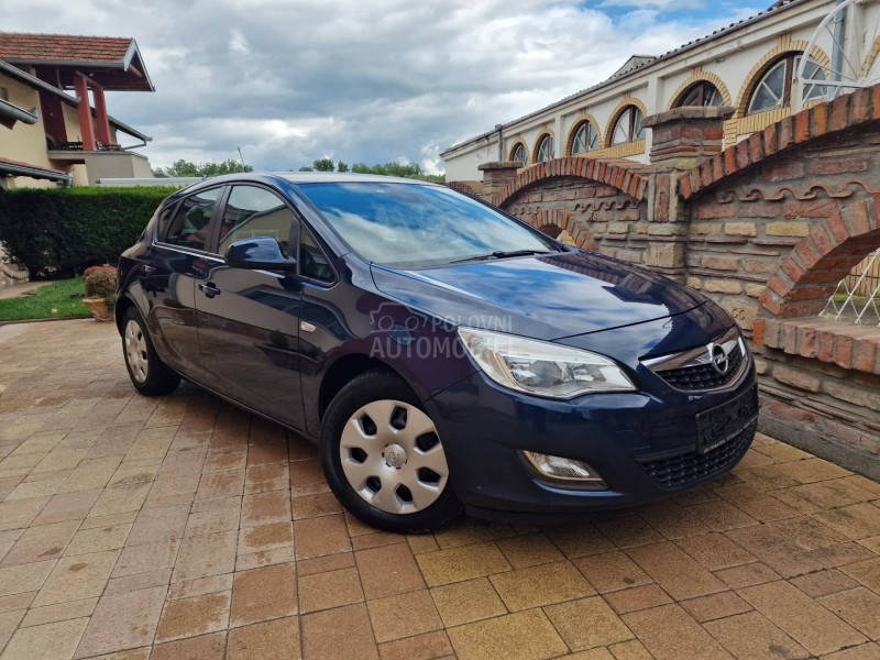 Opel Astra J 1.6 B E N Z I N