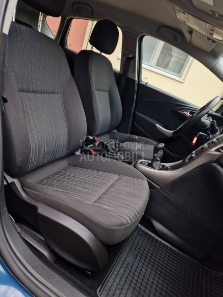 Opel Astra J 1.6 B E N Z I N