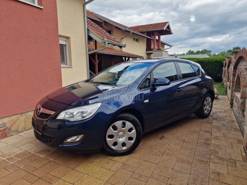 Opel Astra J 1.6 B E N Z I N