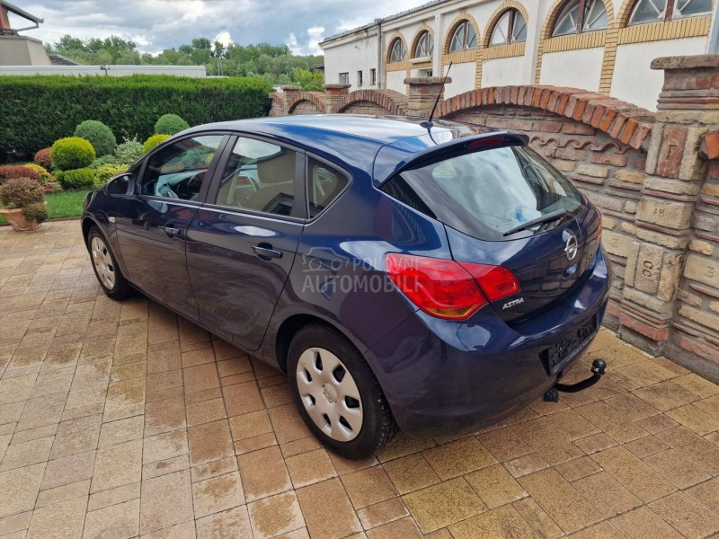 Opel Astra J 1.6 B E N Z I N