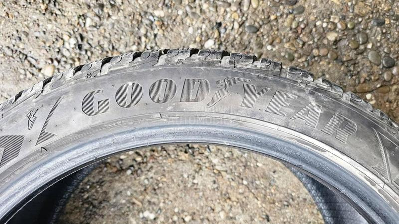 Goodyear 225/45 R18 Zimska