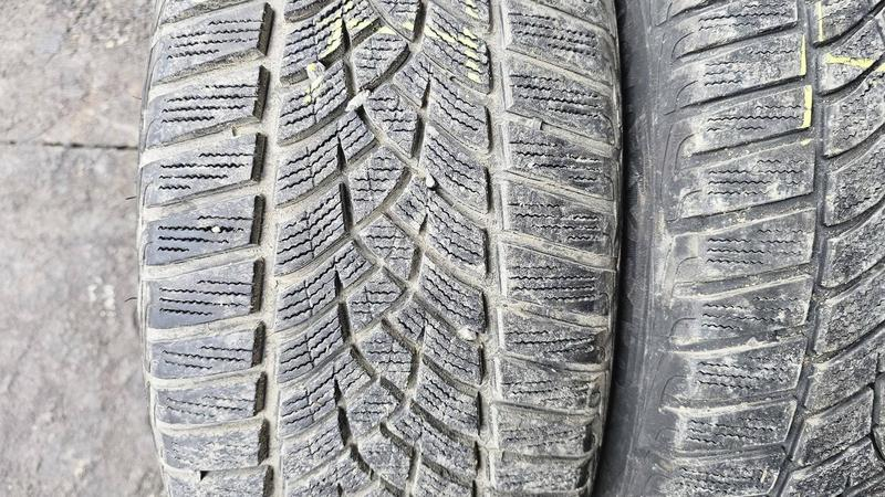 Goodyear 225/45 R18 Zimska